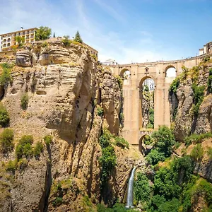 Piso Actual Estilo Industrial , Ronda Spain